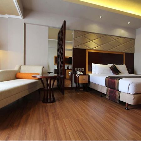 Regent'S Park Hotel Malang Eksteriør billede