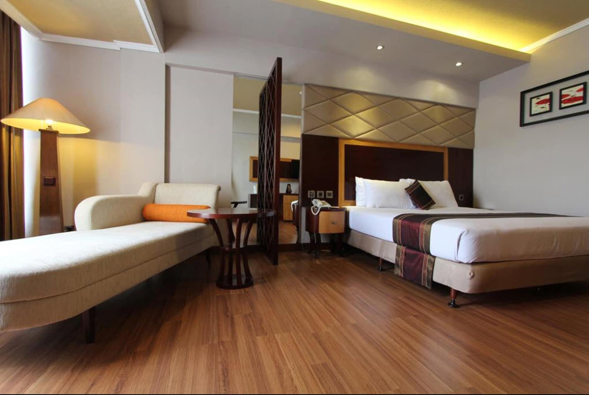 Regent'S Park Hotel Malang Eksteriør billede