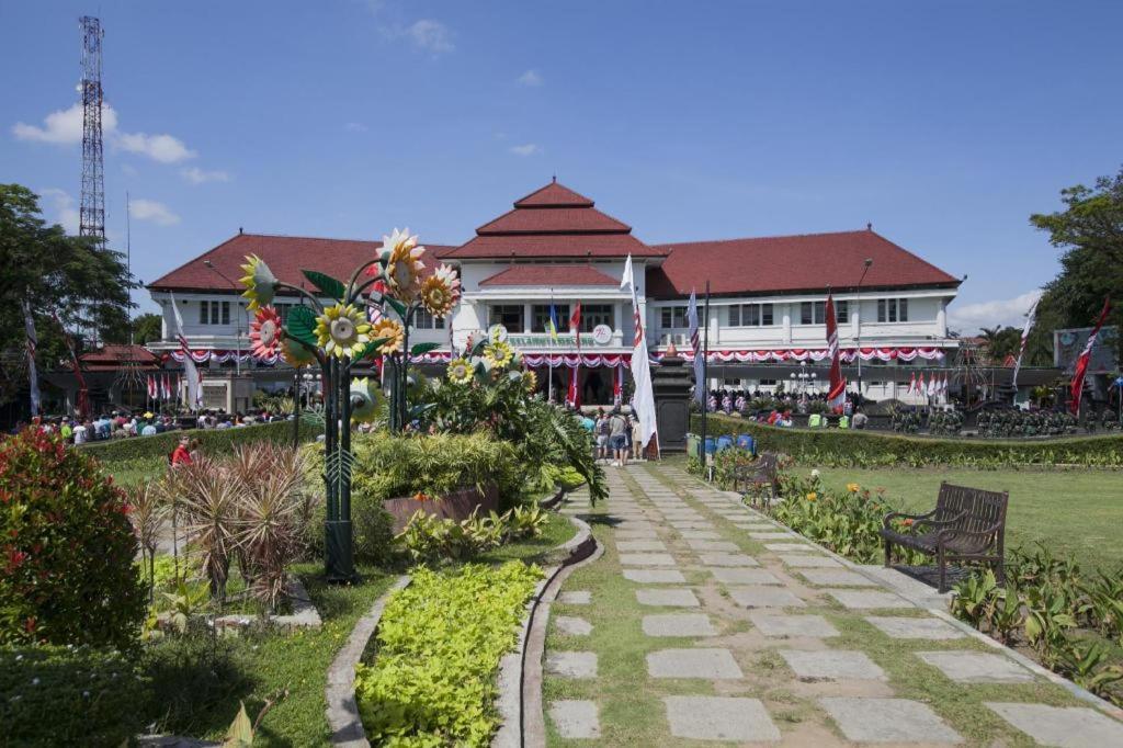 Regent'S Park Hotel Malang Eksteriør billede