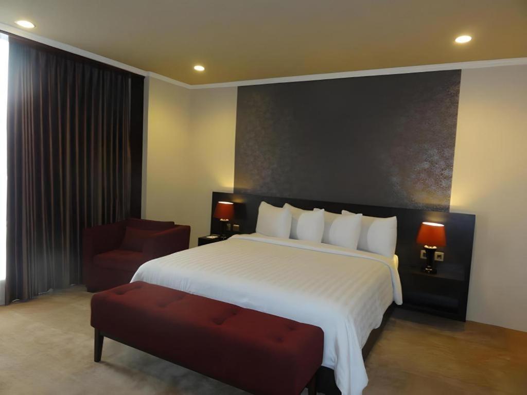 Regent'S Park Hotel Malang Eksteriør billede
