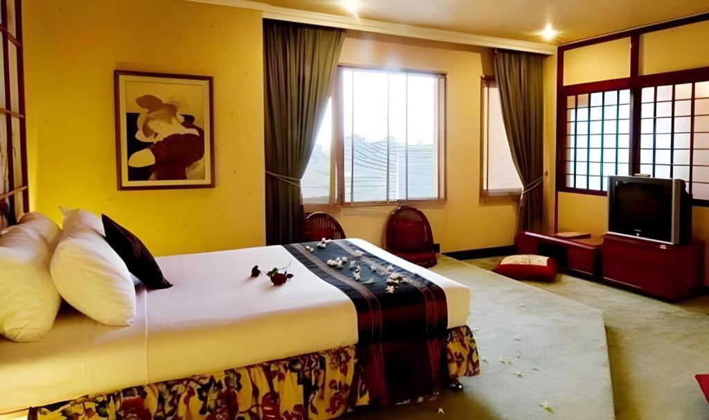 Regent'S Park Hotel Malang Eksteriør billede