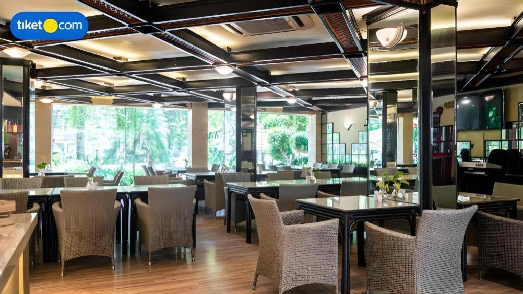 Regent'S Park Hotel Malang Eksteriør billede