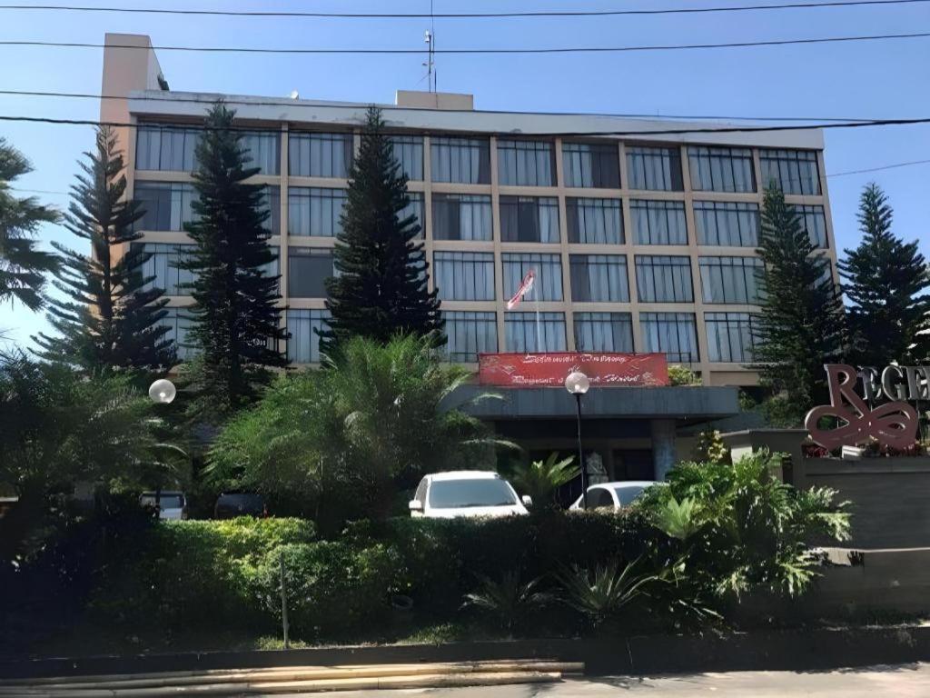 Regent'S Park Hotel Malang Eksteriør billede