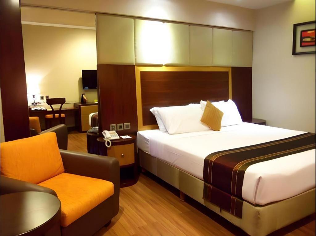 Regent'S Park Hotel Malang Eksteriør billede