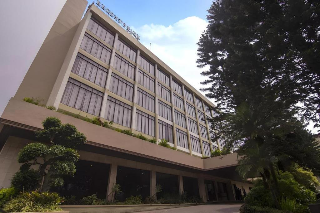 Regent'S Park Hotel Malang Eksteriør billede