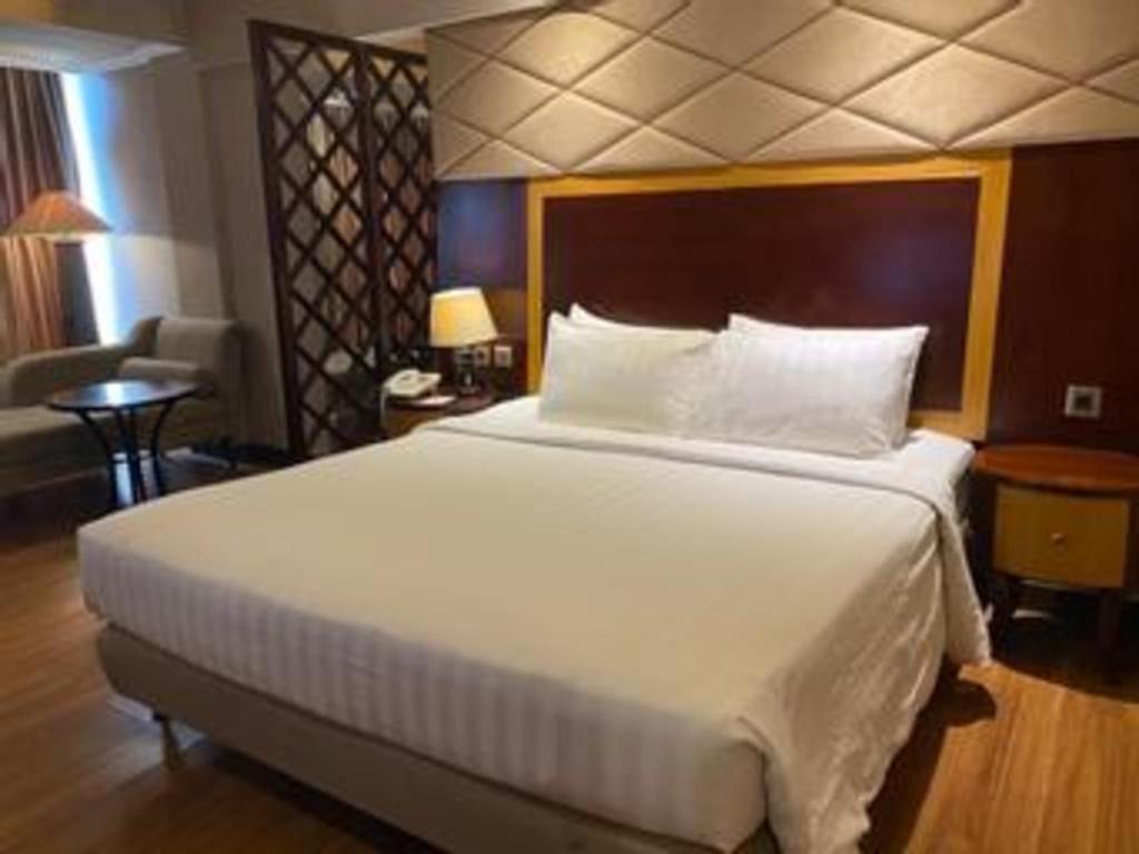 Regent'S Park Hotel Malang Eksteriør billede