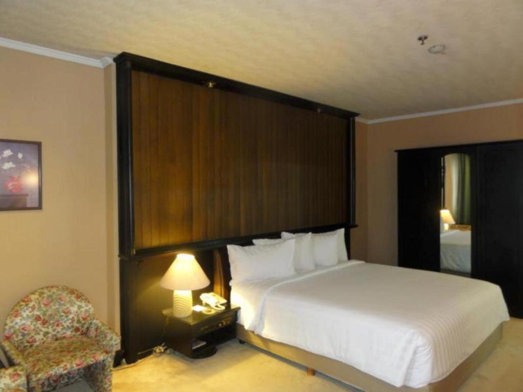 Regent'S Park Hotel Malang Eksteriør billede