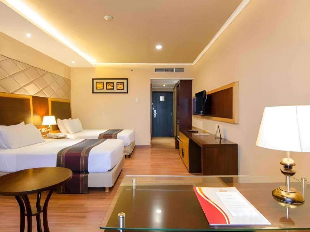 Regent'S Park Hotel Malang Eksteriør billede