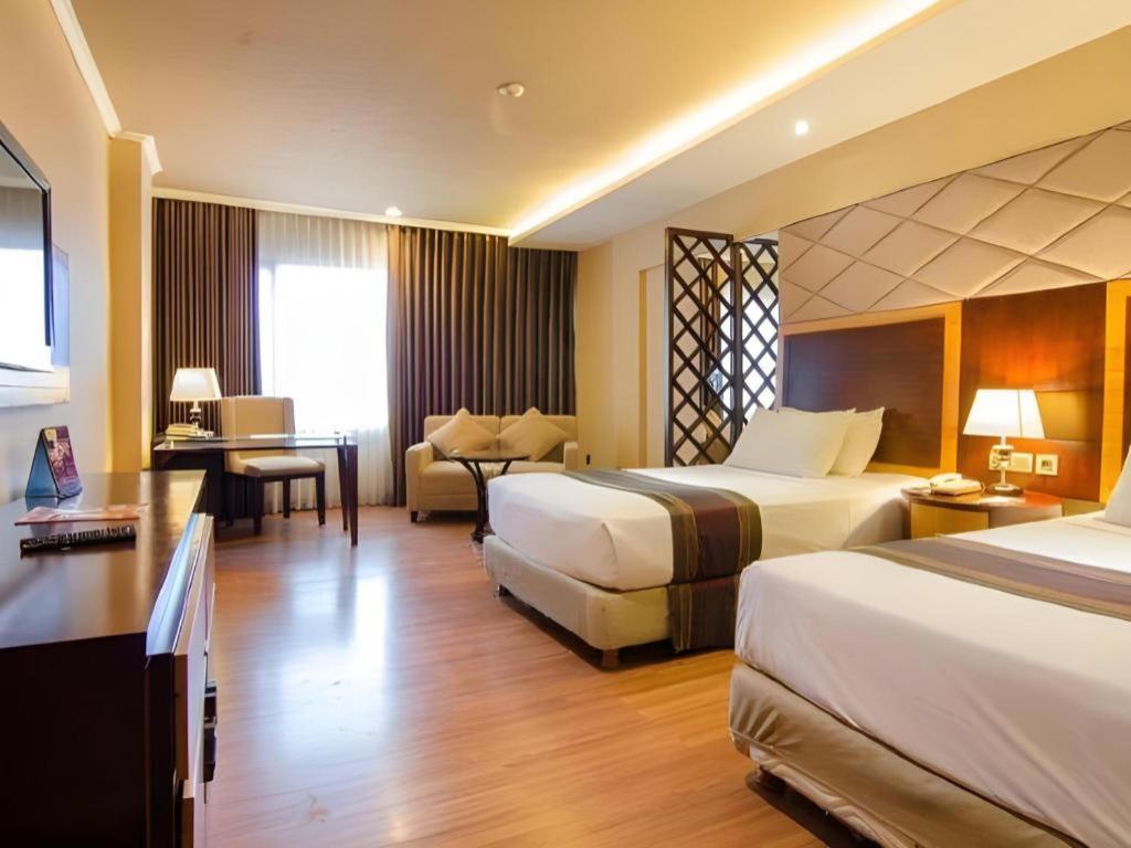 Regent'S Park Hotel Malang Eksteriør billede