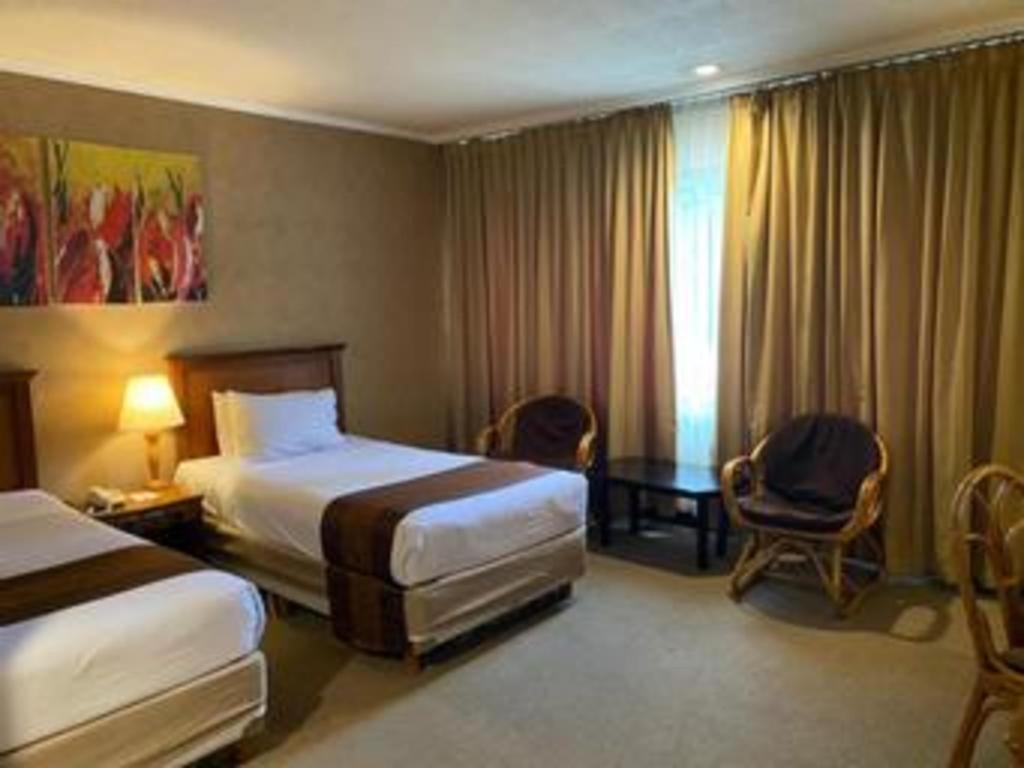 Regent'S Park Hotel Malang Eksteriør billede