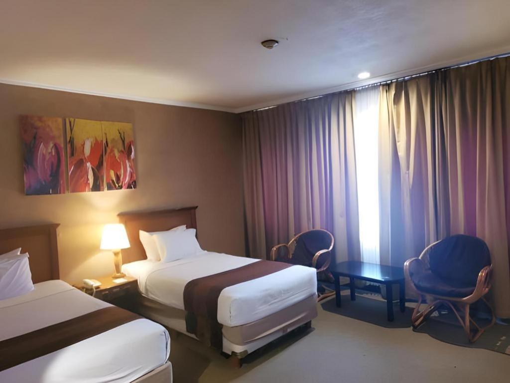 Regent'S Park Hotel Malang Eksteriør billede