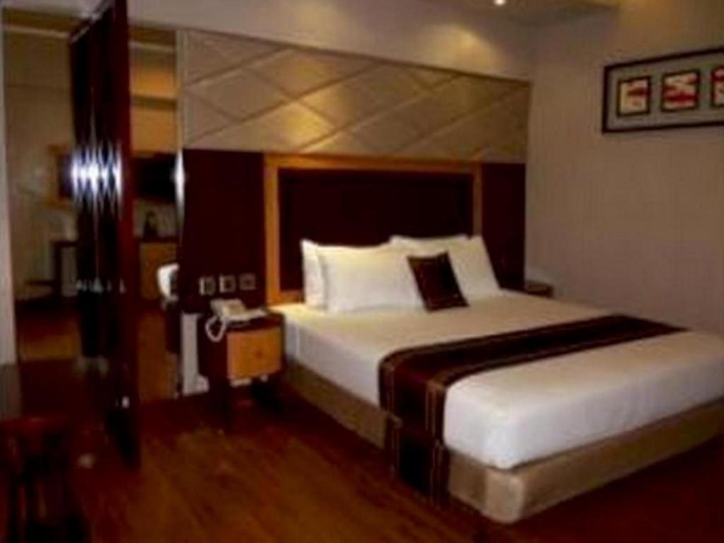 Regent'S Park Hotel Malang Eksteriør billede