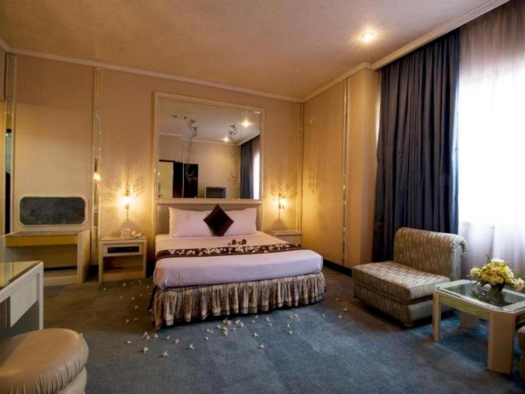 Regent'S Park Hotel Malang Eksteriør billede