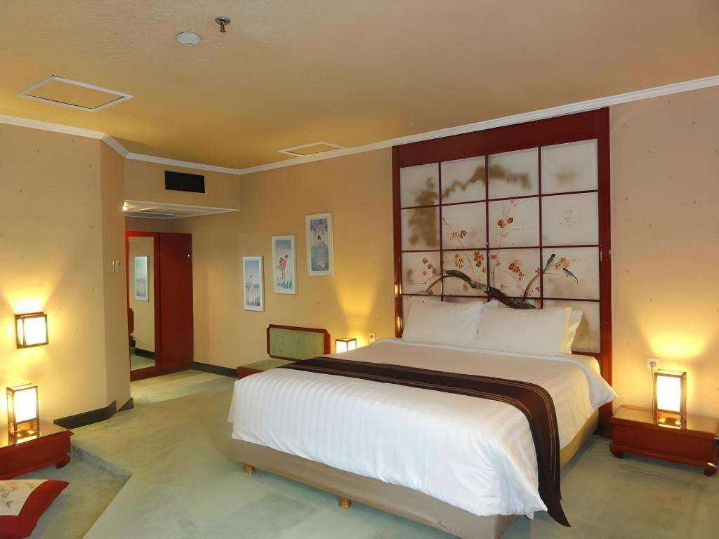 Regent'S Park Hotel Malang Eksteriør billede